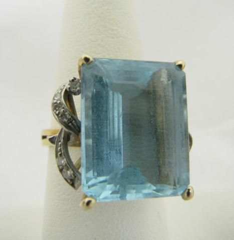 Appraisal: Lady's k yellow gold ring with large emerald cut aquamarine