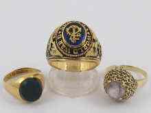 Appraisal: An ct gold signet ring set with blood stone unengraved