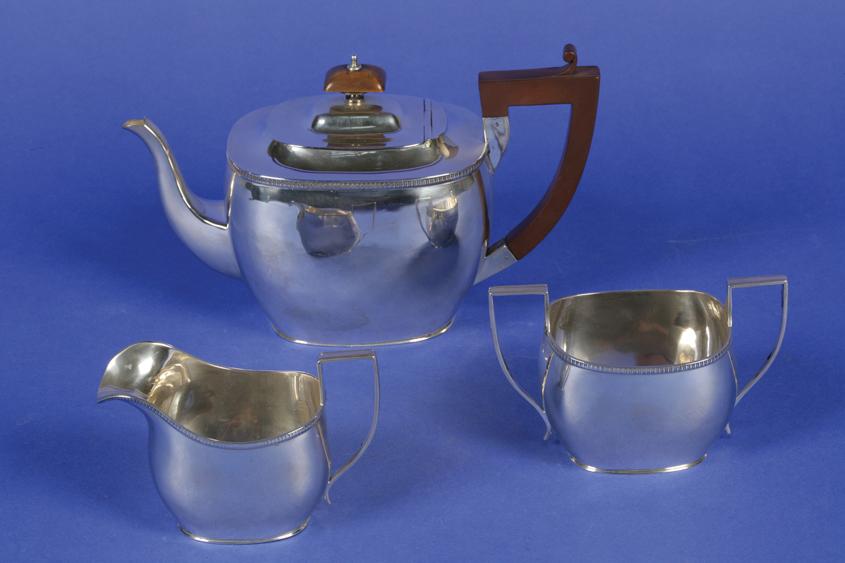 Appraisal: A GEORGE V THREE PIECE TEASET of oval form with