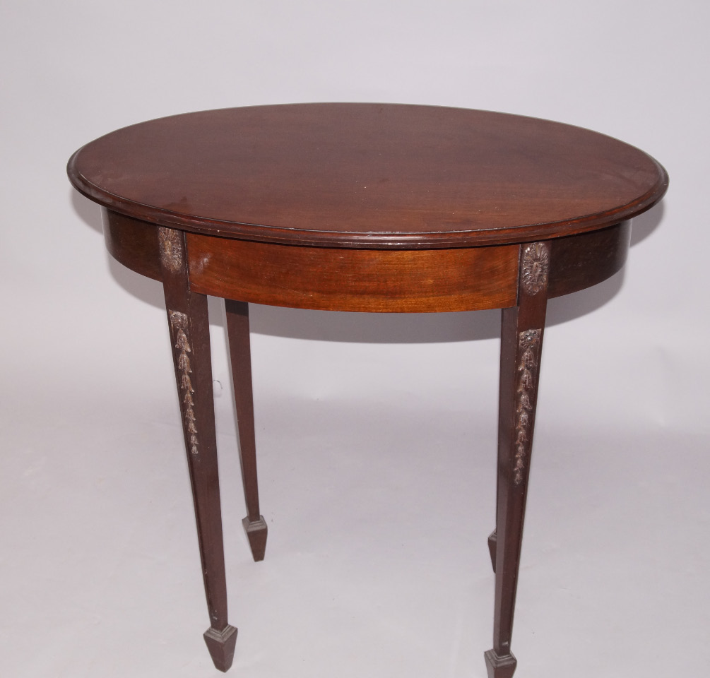 Appraisal: A reproduction mahogany oval occasional table with thumb moulded border