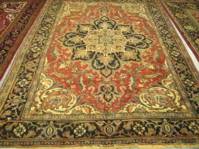 Appraisal: Heriz Persian Handmade Room Size Rug gorgeous central medallion great