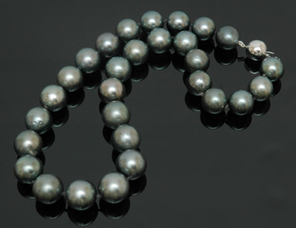 Appraisal: A strand of Tahitian pearls Comprising twenty nine pearls of