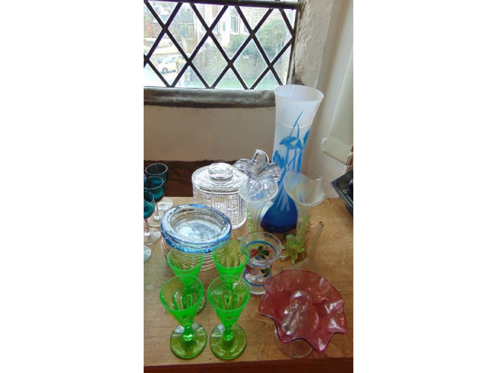 Appraisal: A selection of glassware to include a vase by St