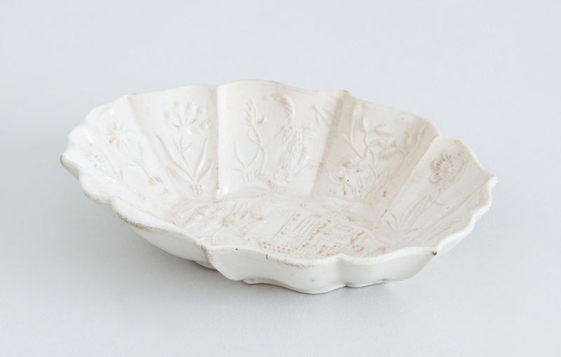 Appraisal: STAFFORDSHIRE SALT-GLAZED CHINOISERIE-DECORATED DISH Of oval scalloped section decorated with