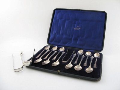 Appraisal: A set of twelve silver Albany pattern tea spoons and