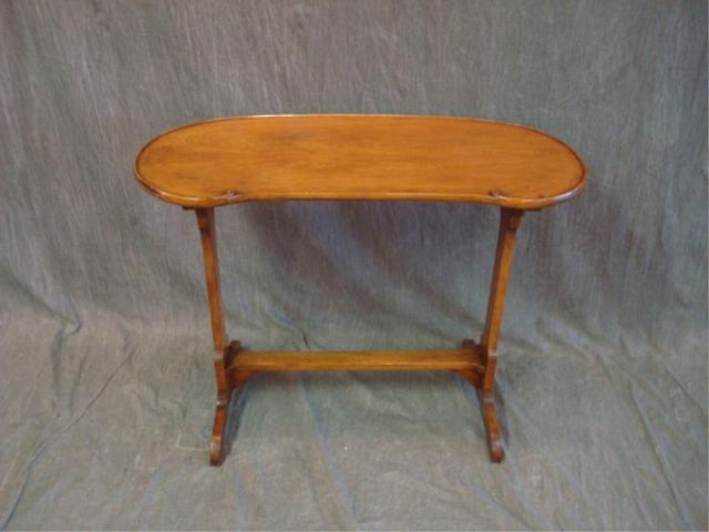 Appraisal: Mahogany end table Dimensions x x high Estimate -