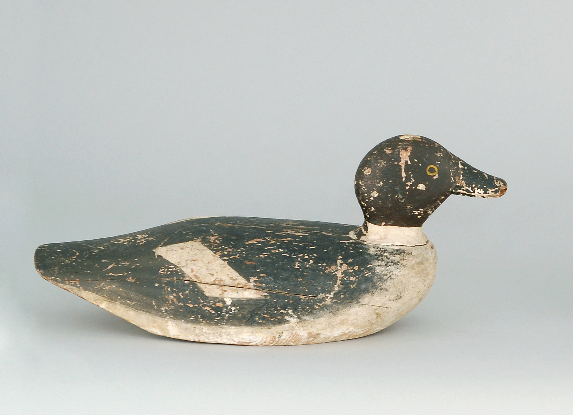 Appraisal: GOLDENEYE HEN DECOY Attributed to the Davis family of Falmouth