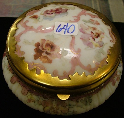 Appraisal: A MOUNT WASHINGTON COLONIAL WARE COVERED DRESSER BOX c the