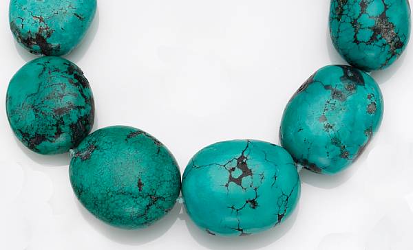 Appraisal: comprising ten large graduated turquoise beads completed by a gold