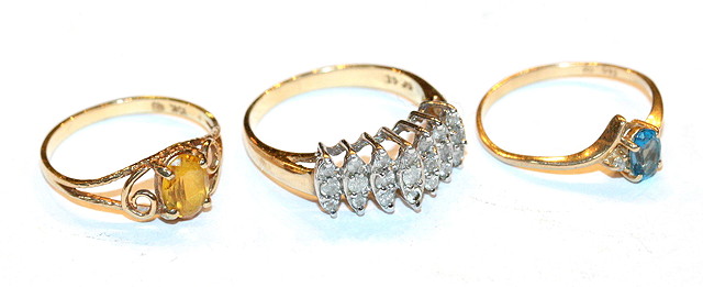 Appraisal: A CT GOLD DRESS RING with twenty one claw set