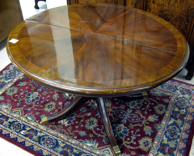 Appraisal: A FEDERAL STYLE MAHOGANY DINING TABLE Drexel Heritage Furnishings Inc