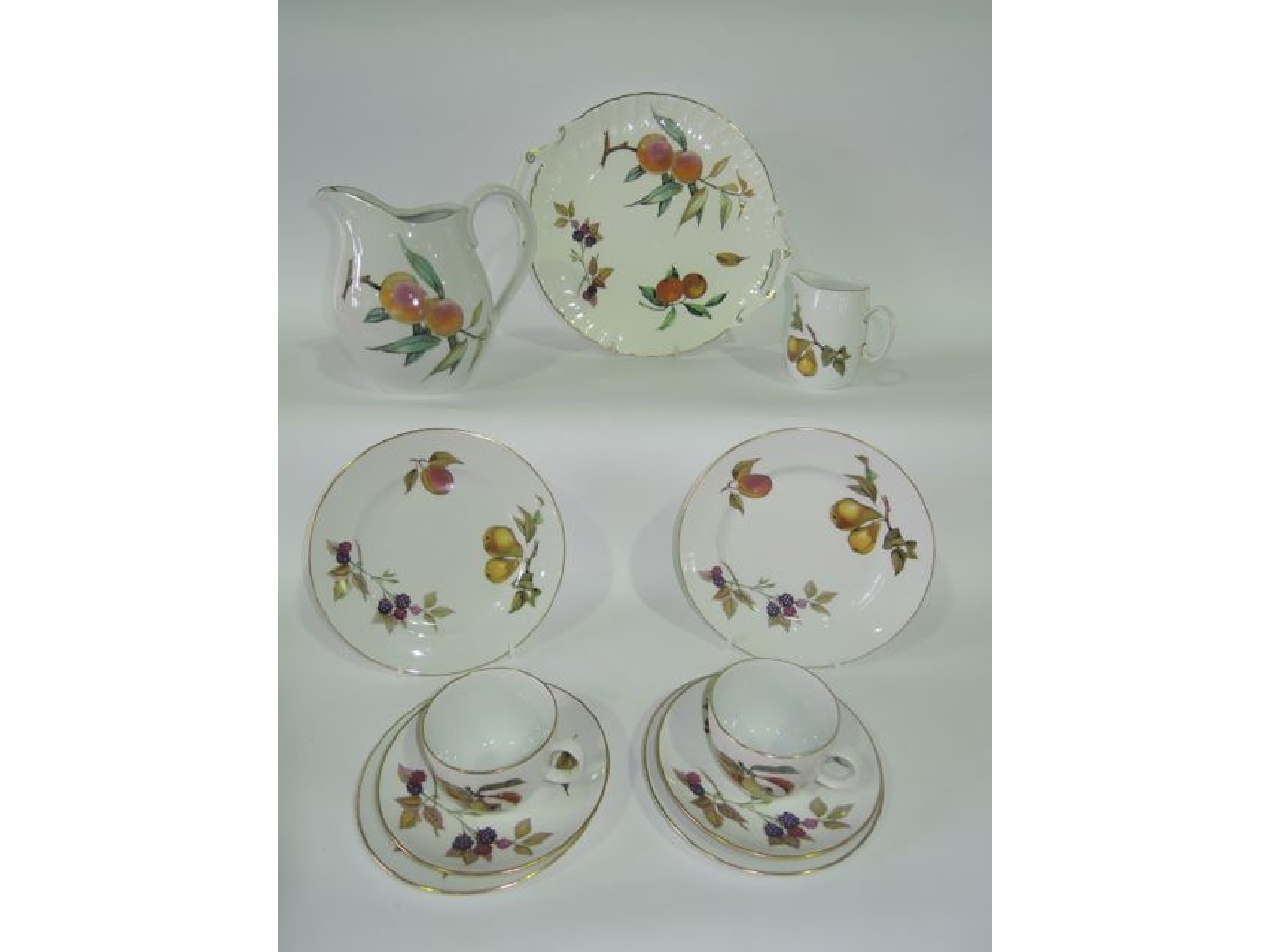 Appraisal: A collection of Royal Worcester Evesham pattern oven-to-table wares comprising