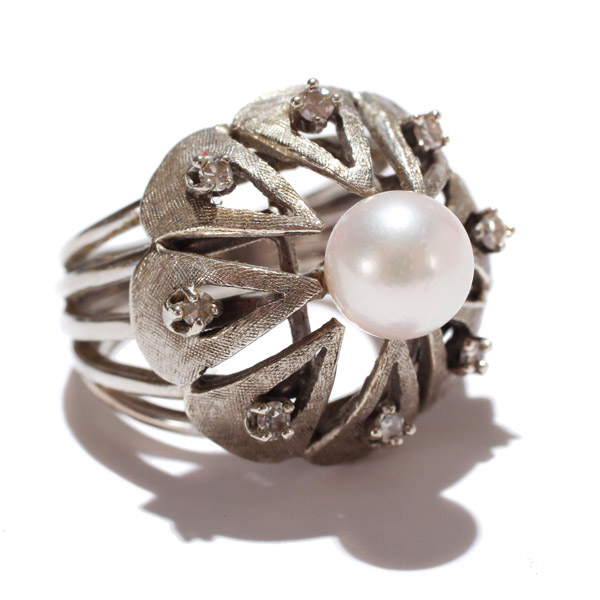 Appraisal: Ladies K White Gold Ring With Pearl and Eight Diamonds