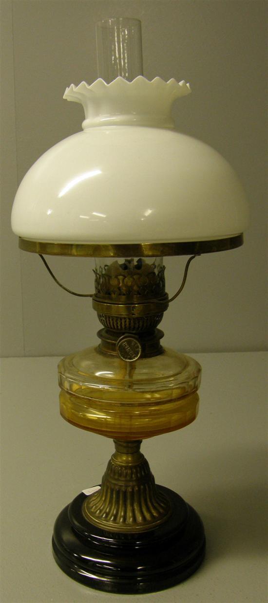 Appraisal: Victorian brass oil lamp