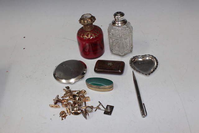 Appraisal: A GROUP OF MISCELLANEOUS ITEMS to include a silver mounted