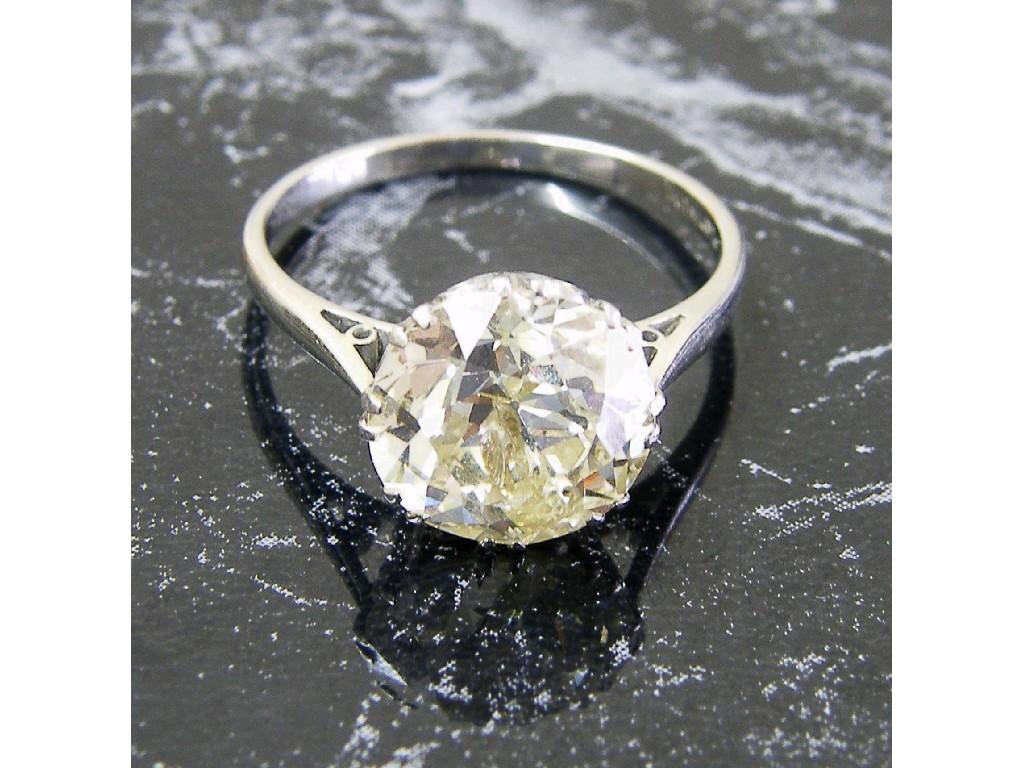 Appraisal: - - -A Platinum solitaire old brilliant cut diamond ring