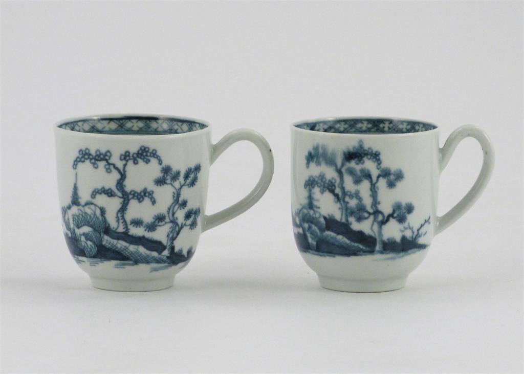 Appraisal: A pair of Worcester blue and white coffee cups