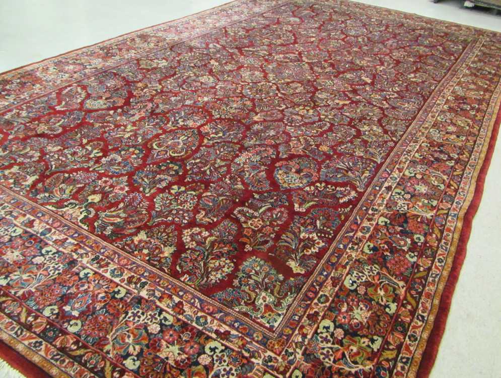 Appraisal: SEMI-ANTIQUE PERSIAN SAROUK CARPET Markazi Province northwestern Iran overall floral