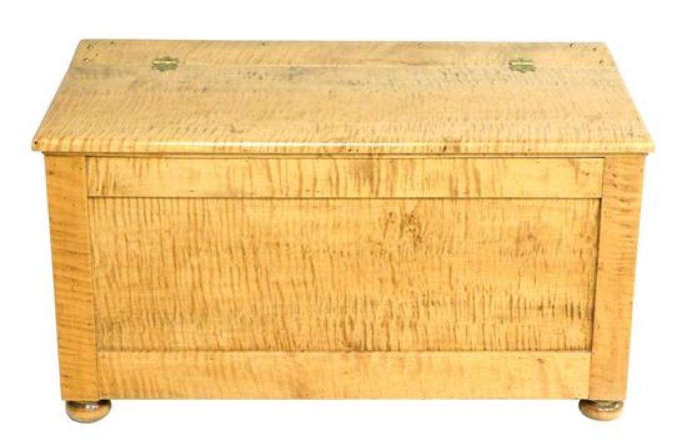 Appraisal: Figured maple lift top chest late th th C Tiger