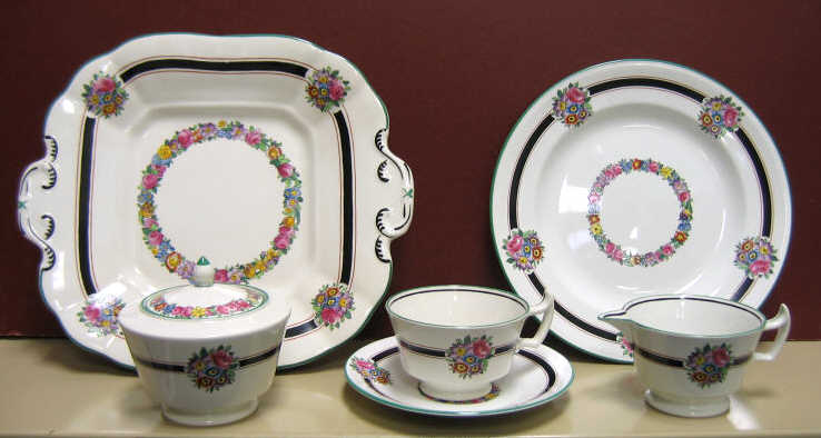 Appraisal: WEDGWOOD ETRURIA ENGLAND Thirty-nine piece Pearlware dessert service pattern A