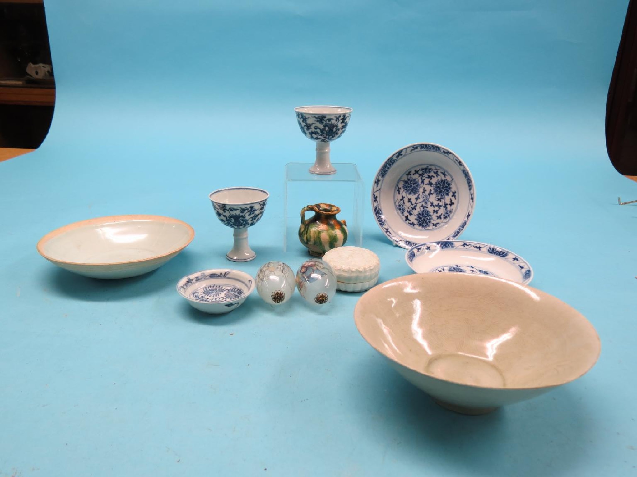 Appraisal: Chinese ceramics including a pair of blue and white stem