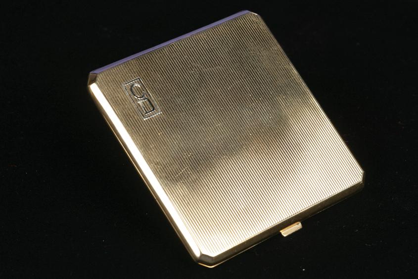 Appraisal: A LADY'S ART DECO CT YELLOW GOLD POWDER COMPACT with