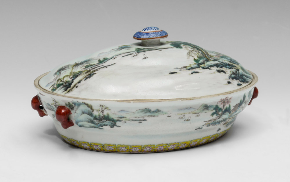 Appraisal: CHINESE HAND PAINTED COVERED DISH Lid with nicely detailed hand