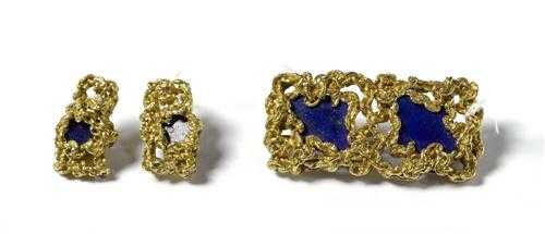 Appraisal: GOLD AND LAPIS LAZULI CLIP EARRINGS AND BROOCH Yellow gold