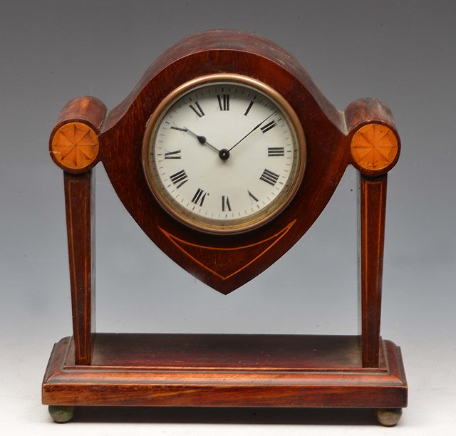 Appraisal: AN EDWARDIAN MAHOGANY MANTEL TIMEPIECE with white enamel Roman dial