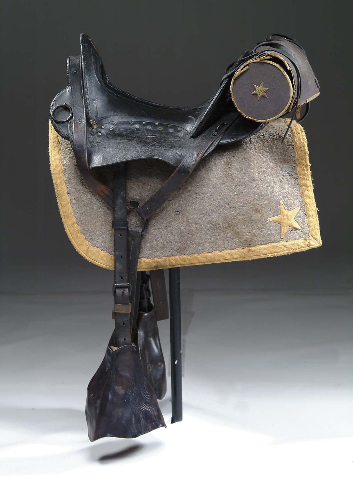 Appraisal: HISTORIC PRIVATE PURCHASE OFFICER S SADDLE AND VALISE ATTRIBUTED TO