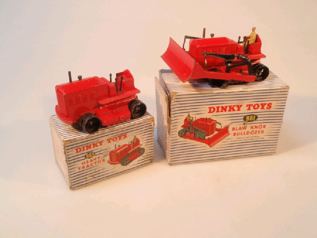 Appraisal: A Dinky Blaw Knox bulldozer and Heavy Tractor both boxed