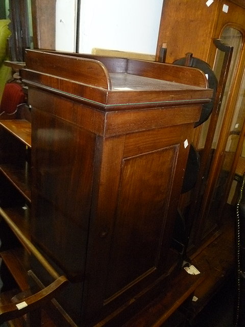 Appraisal: A TH CENTURY MAHOGANY POT CUPBOARD with galleried top and