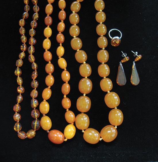 Appraisal: A GRADUATED STRING OF POLISHED RECONSTITUTED AMBER BEADS another of