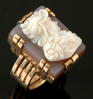 Appraisal: An Australian antique cameo ring Depicting a Roman soldier in