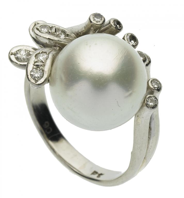 Appraisal: A DIAMOND AND CULTURED PEARL RING of organic inspiration with