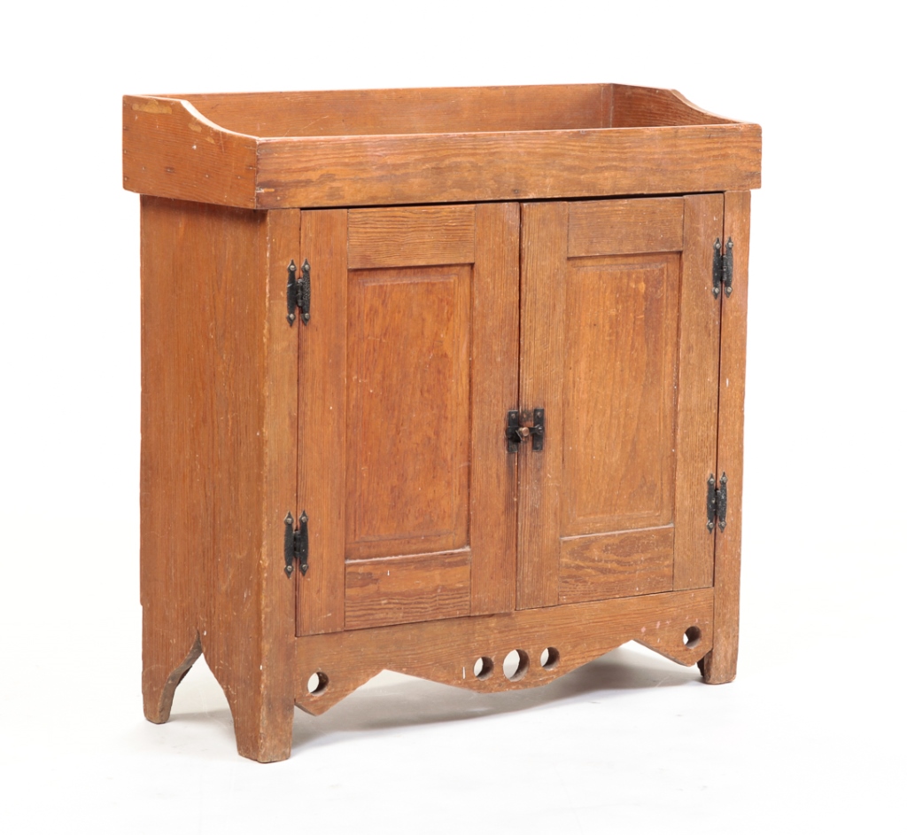 Appraisal: AMERICAN DRY SINK Late th century yellow pine Small size