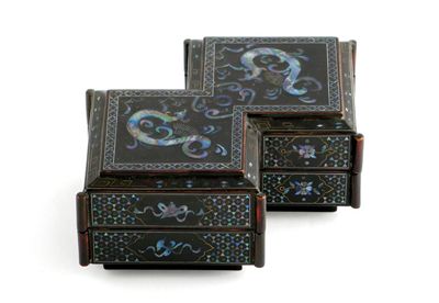 Appraisal: A good mother of pearl inlaid black lacquer box and