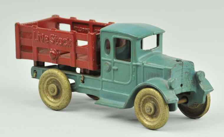 Appraisal: KILGORE LIVE STOCK TRUCK Cast iron blue cab with red