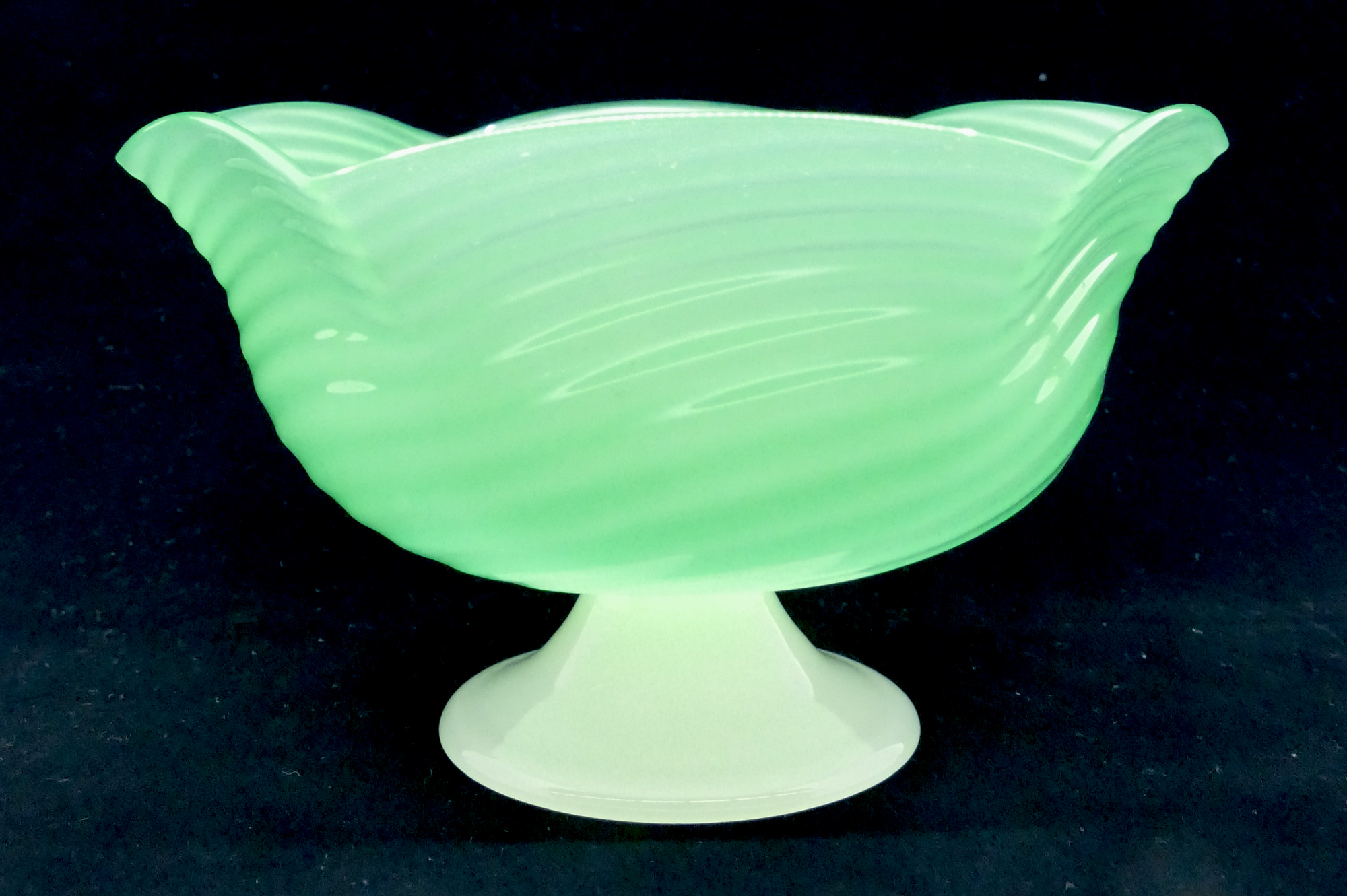 Appraisal: Steuben Jade Alabaster Fruit Bowl Swirl glass pattern Measures ''