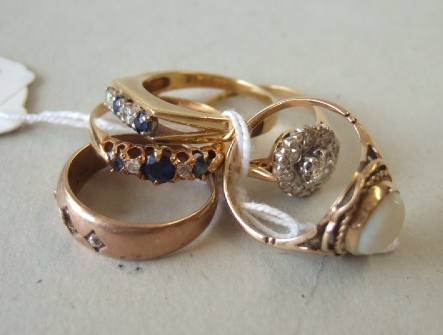 Appraisal: A gold and diamond set cluster ring claw set with