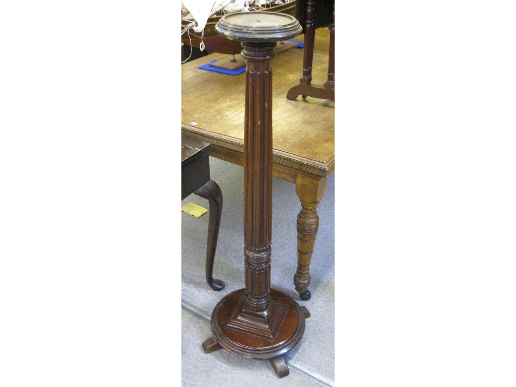 Appraisal: Torchere with reeded column