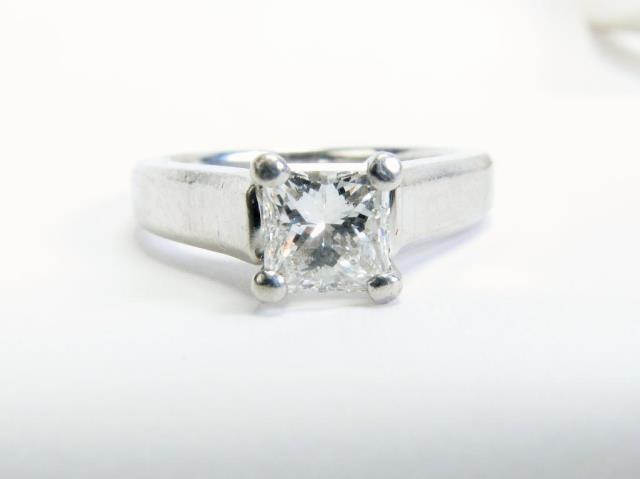 Appraisal: A Scott Kay platinum lady's diamond engagement ring containing one