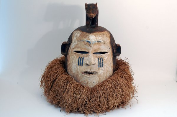 Appraisal: Large Suku helmet mask worn for initiation ceremonies hollowed wood