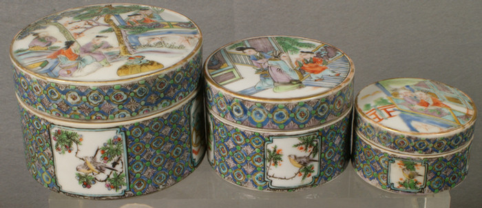 Appraisal: Chinese export porcelain nest of Famille Verte boxes largest box