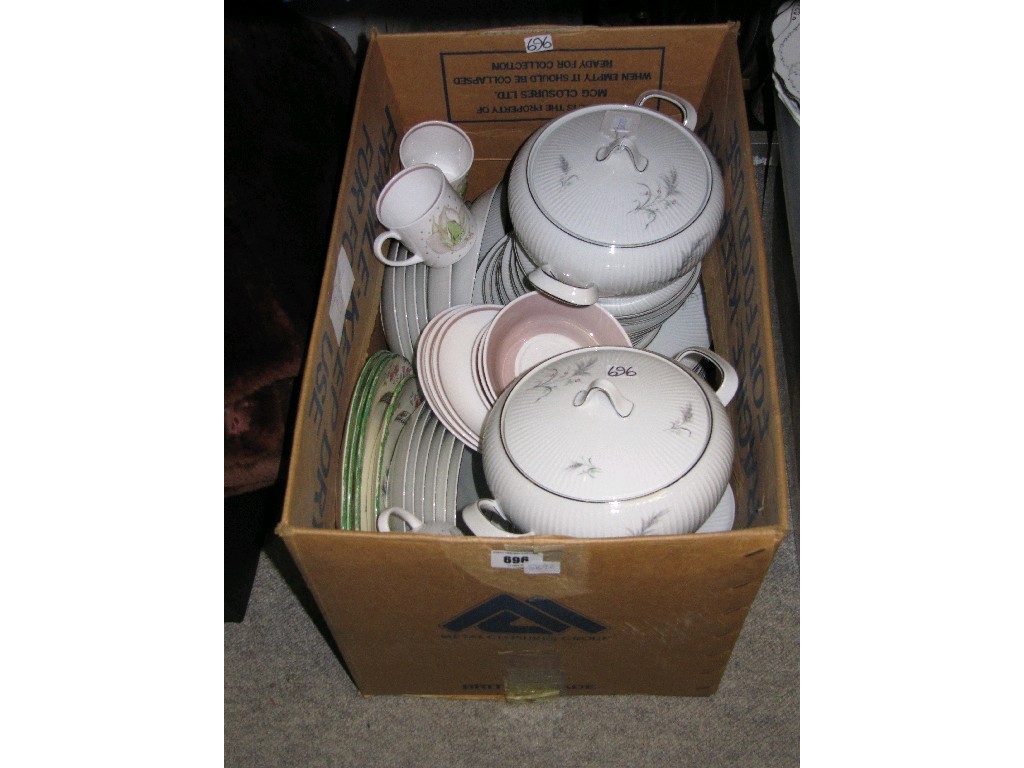 Appraisal: Box of assorted tea and dinnerwares to include Susie Cooper