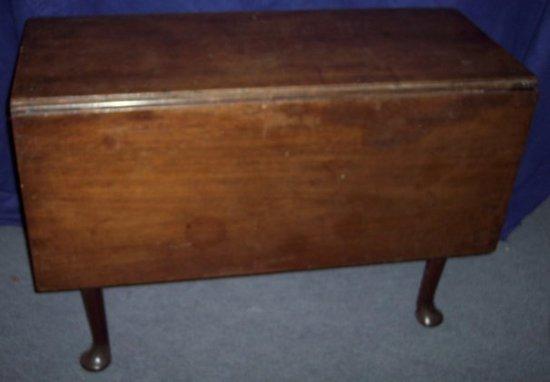 Appraisal: A George II mahogany dropleaf table on cabriole legs with