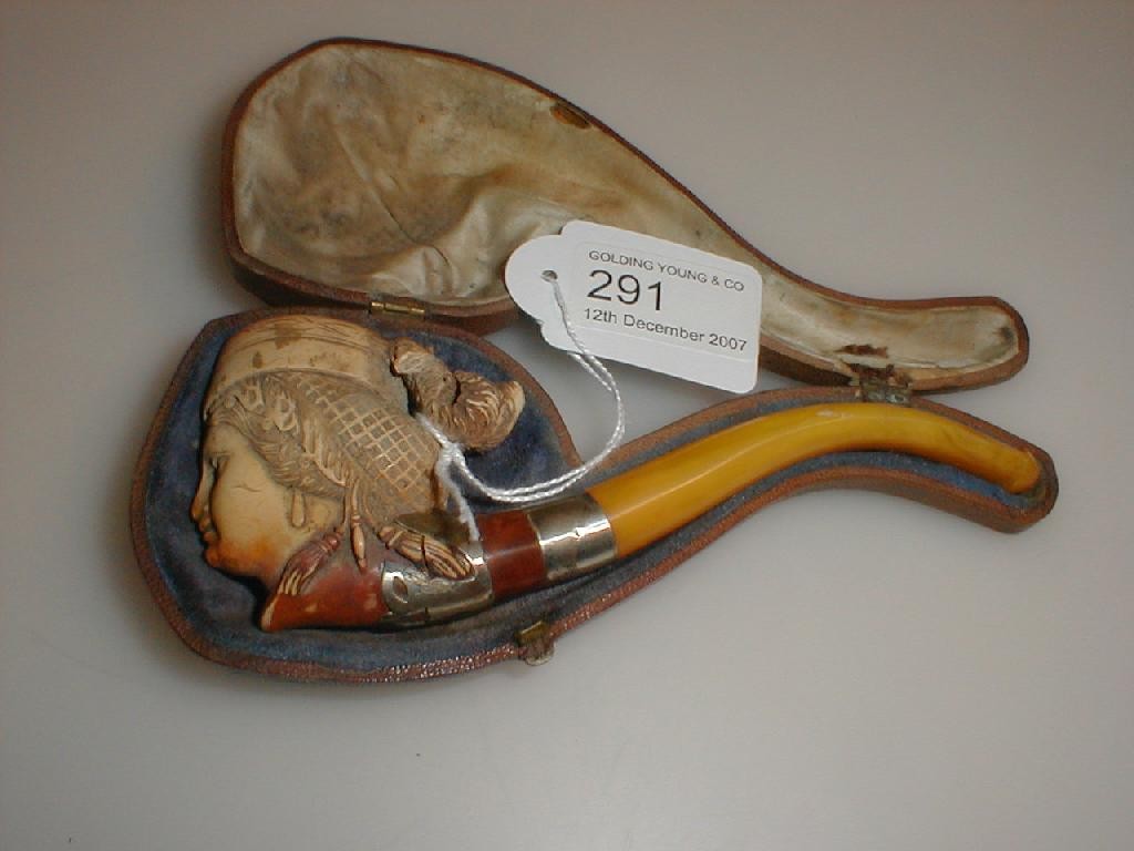 Appraisal: A leather cased meerschaum pipe in the form of a