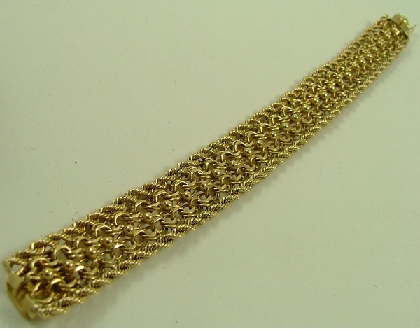 Appraisal: WIDE FOURTEEN KARAT GOLD CHAIN BRACELET weight grams length -