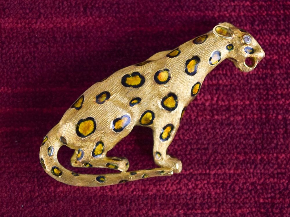 Appraisal: kt Leopard Brooch Brooch has brown stone spots and a