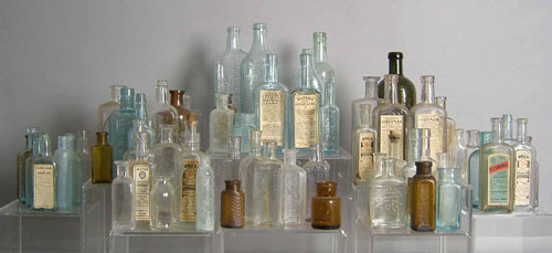 Appraisal: Group of early medicine bottles many with original paper labels